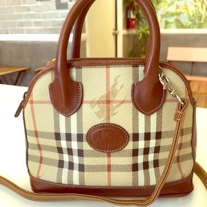 Vintage Burberry’s small Alma style